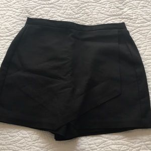 Black skort